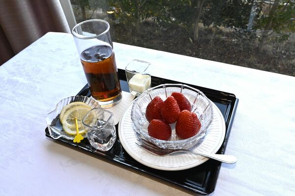 藤井王将が午後のおやつに選んだ「苺『とちあいか』練乳添え」