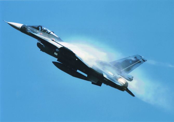 銅賞「彩雲を纏うバイパーゼロ(F2)」 平林孝一(宇都宮市)