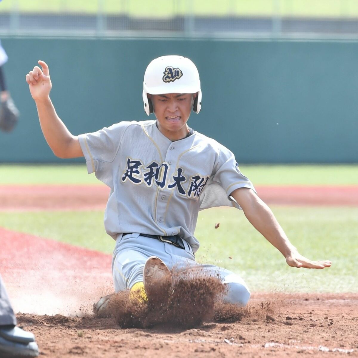 足大付、中盤以降に大量得点でコールド勝ち 1、2番コンビが流れ