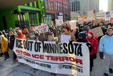 捜査官が銃奪った後に射殺か