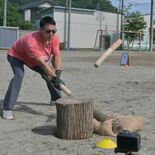 みんな笑顔で「ナイス棍棒！」　棍棒が里山保全の切り札？　足利にギルド結…