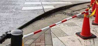 空気抜き不十分で道路隆起