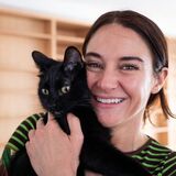 Shailene WoodleyがMarsとCalmと協力し、ペットの里親になることが二つの命を変えることを称える