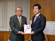 市育英基金に100万円を寄付