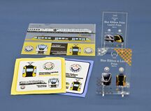 東武×LRTコラボグッズ、９日発売　アクリルスタンドやタオル　ブルーリボン賞など記念
