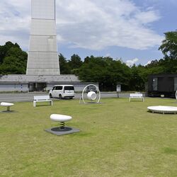 さくら市初のインクルーシブ遊具、なぜお丸山に? 芝生エリアに3種類、医療的ケア児にも対応