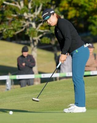 第2日、通算11アンダーで首位に立った永峰咲希=グレートアイランドC