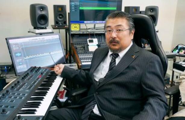 「赤ちゃんがすぐ寝る音楽」を開発した千葉音声研究所の村岡睦稔さん=5日、千葉市