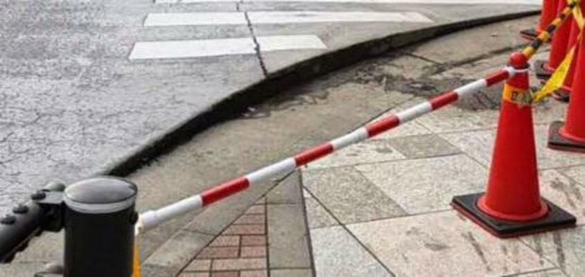 リニア工事現場付近で隆起した路面=10月、東京都品川区(JR東海提供)