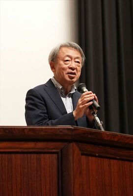 宗教などついて解説する池上さん