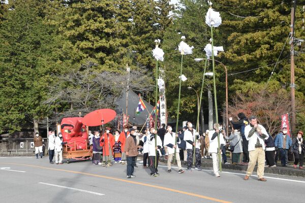 佐良土地区内を練り歩いた「みこし渡御」