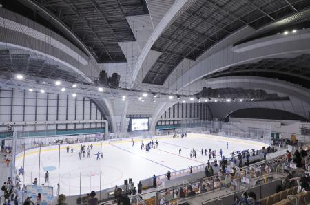 開業した「東京辰巳アイスアリーナ」=6日、東京都江東区