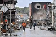 写真で伝える被災地のいま　能登半島地震発生から２カ月　鉄骨だけのビル、…