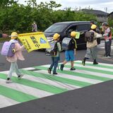 児童の交通安全見守り　上三川・日産栃木工場社員ら　通学時間に地域貢献