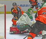 バックス開幕３連勝　ひがし北海道に４ー０