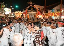 応募の担ぎ手 威勢よく