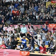 振動で感じる歓声、目で見るホイッスル　…