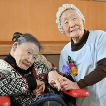 親をいたわる優しい長女