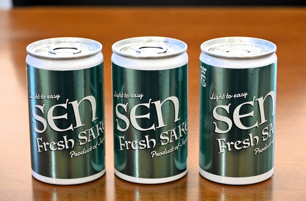 シンガポール向けに先行投入するアルミ缶日本酒「SEN」