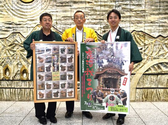 鹿沼秋まつりをＰＲする佐藤市長（中央）、柴田ＰＲ部会長（左）ら