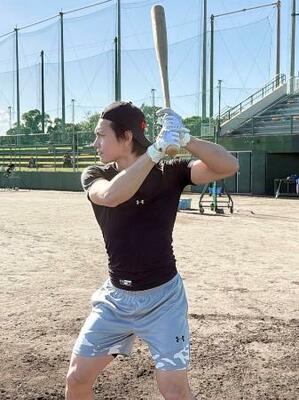 　練習を公開したロッテの藤原＝沖縄県内（球団提供）