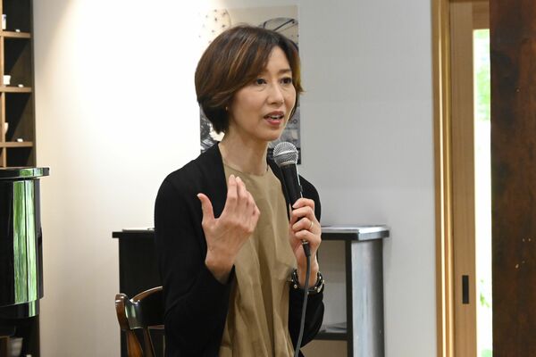 作品への思いや制作の様子について語る城戸さん