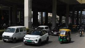インドで拡大するＥＶ市場、海外メーカー参入で変化も