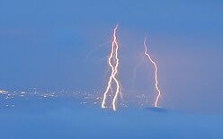 宇都宮、鹿沼などで激しい雷雨　火災や停電相次ぐ