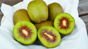 甘みたっぷりレッドキウイJAかみつが　落合直売所