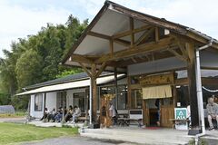 小学校跡地を再利用、住民が運営　地元特産ボリューム満点　かぬま手づくりの里「そば処…