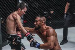 骨折負けぬ気合 元世界王者圧倒