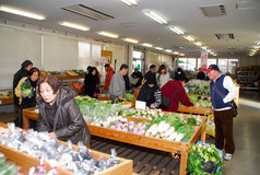 直売所「友遊（ゆうゆう）はが」 ＪＡはが野　広い売り場に豊富な品数
