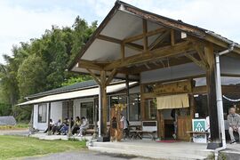 小学校跡地を再利用、住民が運営　地元特産ボリューム満点　かぬま手づくりの里「そば処…