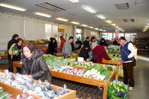直売所「友遊（ゆうゆう）はが」 ＪＡはが野　広い売り場に豊富な品数