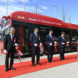 宇都宮産の路線バス「エルガEV」がお披露目 関東自動車が19日から運行