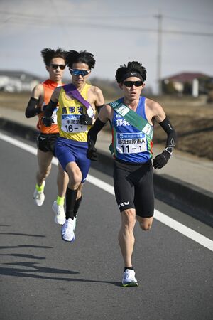 那須塩原市Ａ１区の高久（前）が中継所直前の下り坂でリードを広げにかかる