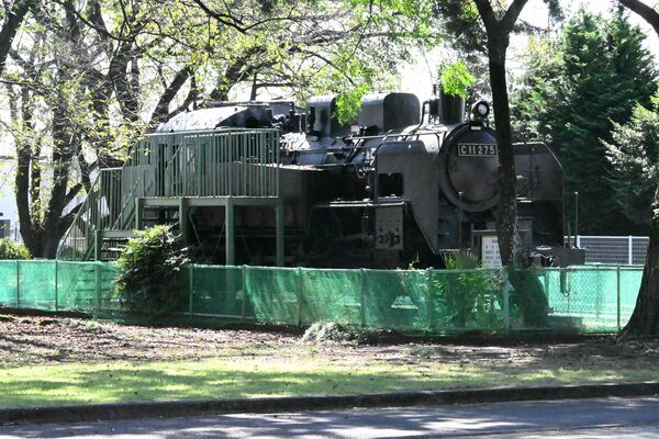 美原公園の一角に展示されている蒸気機関車
