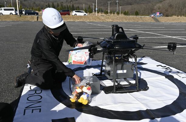 物資を運んだドローン＝那須町