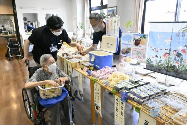 高齢者施設で行われた訪問販売