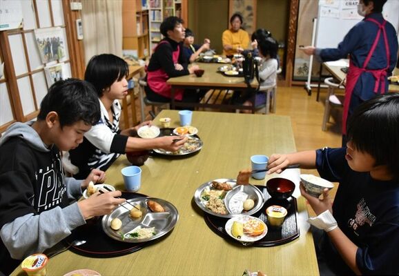 スマイルハウスの子ども食堂の様子