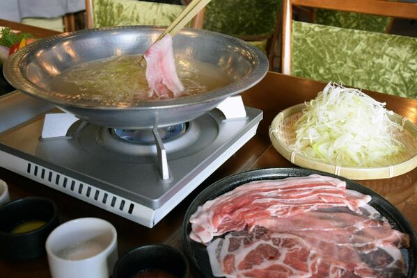 豚しゃぶがさまざまな味で楽しめる「ツヤッとコース」