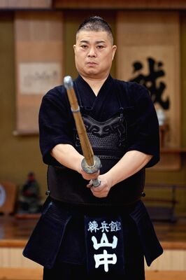 剣道８段に合格した山中さん＝小山市の練兵館