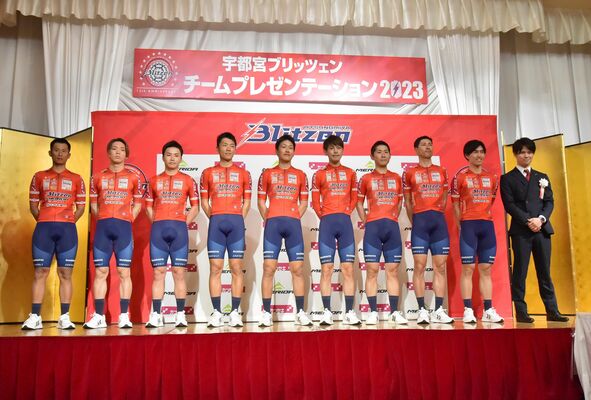チームプレゼンに参加し、今季の抱負を語った宇都宮ブリッツェンの選手たち＝ホテルニューイタヤ
