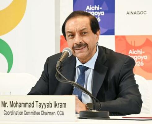 記者会見するOCA調整委員会のタヤブ・イクラム委員長=3日午後、名古屋市