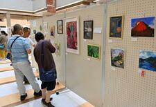 絵画や習字など１６０作を展示