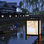 蔵の街並み、あんどんが幻想的に照らす　栃木の巴波川でまつり始まる