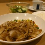 【ミヤコレ】自家製タレと山盛りタマネギで甘辛に　豚肉の生姜焼き（スイー…