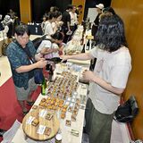 栃木の「酒」販路拡大へ、宇都宮で「さけくらべ栃木」　酒販店や飲食関係者ら、120点試飲