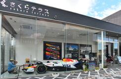 世界的レースの車両展示