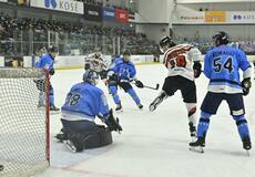 バックス、勝利への執念で完封劇　ゴール前で体張り続け圧力緩めず　横浜に２－０、暫定２位死守